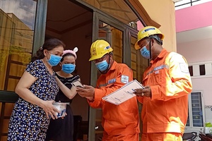 Chia sẻ khó khăn với người dân trong đại dịch