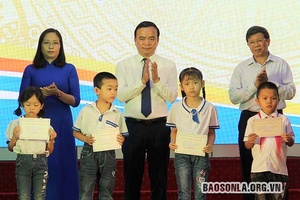 Thêm động lực cho học sinh có hoàn cảnh khó khăn