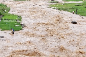 Cảnh báo người dân không nên ra suối đánh bắt cá vào thời điểm mưu lũ