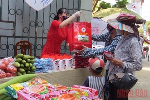 Không để người dân bị thiếu đói, không được hỗ trợ y tế