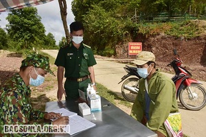 Một ngày trên chốt “nóng”