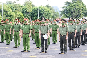 Công an Sơn La tăng cường cán bộ, chiến sỹ phòng, chống dịch tại huyện Phù Yên