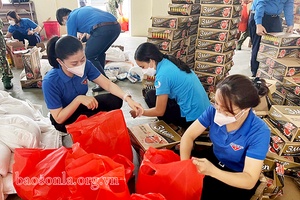 Nghĩa tình hướng về quê hương     