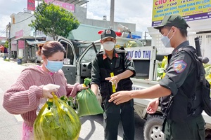 Khẩn trương trợ giúp người dân nơi “vùng đỏ”