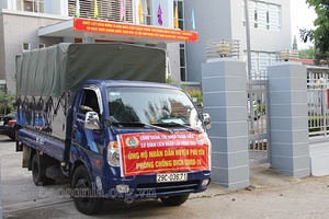 Hỗ trợ hàng hóa cho công nhân lao động huyện Phù Yên