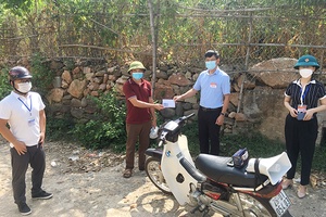 Câu lạc bộ Nhà báo nữ Sơn La ủng hộ công tác truyền thông huyện Phù Yên