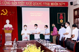 Ban Tổ chức Tỉnh ủy phát động thi đua và ủng hộ Chương trình “ Sóng và máy tính cho em”