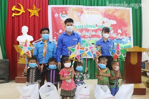 Chương trình Lồng đèn thắp sáng ước mơ thiếu nhi vùng cao 