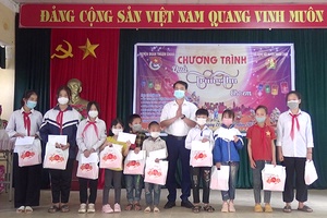 Tổ chức chương trình “Quà Trung thu cho em”