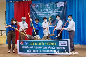 Khởi công xây dựng công trình sử dụng vật liệu từ chai nhựa