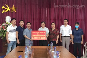 Tập đoàn SM trao 2 tỷ đồng hỗ trợ xóa nhà tạm, nhà dột nát 