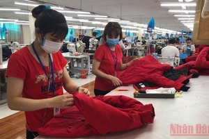 Giữ chân người lao động, phục hồi sản xuất, thích ứng an toàn với dịch Covid-19
