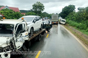 Va chạm giao thông trên Quốc lộ 6 làm 2 người bị thương