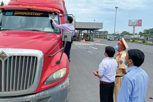 Bảo đảm trật tự, an toàn giao thông gắn với phòng, chống dịch Covid-19