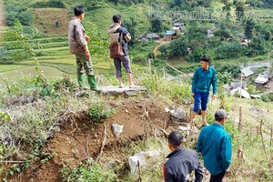 Cảnh báo nguy cơ sạt lở đất, đá tại bản Suối Lồng