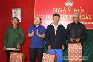 Bản Hang Chú tổ chức Ngày hội đại đoàn kết toàn dân tộc