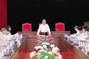 Thường trực Tỉnh ủy làm việc với Chi nhánh Ngân hàng Nhà nước và các ngân hàng thương mại 