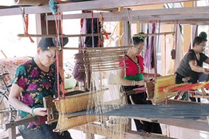 Chăm lo, đảm bảo quyền lợi cho lao động nữ 