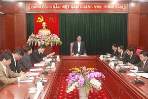 Thường trực Tỉnh ủy làm việc về một số dự án đổi đất lấy cơ sở hạ tầng