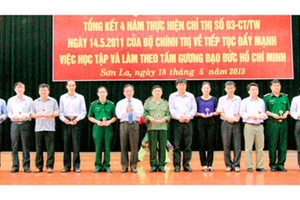 Thiết thực học tập và làm theo tấm gương đạo đức của Bác