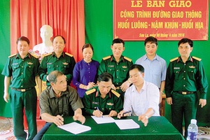 Bàn giao tuyến đường Huổi Luông - Nậm Khún - Huổi Hịa