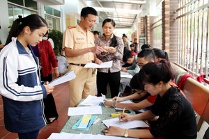 Phòng cảnh sát giao thông, công an tỉnh: Tiếp nhận gần 1.000 hồ sơ đăng ký xe mô tô điện, xe máy điện