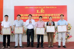 Kỷ niệm 70 năm phong trào hợp tác xã và 5 năm  Ngày Hợp tác xã Việt Nam (11-4-2011 - 11-4-2016)