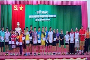 Giải cầu lông truyền thống huyện Mộc Châu năm 2016