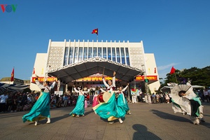 Festival Huế 2016: Nghệ thuật quảng diễn đường phố đa sắc màu, hết sức ấn tượng