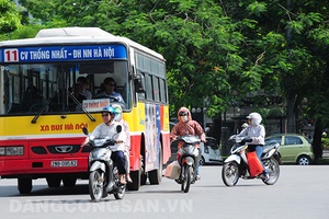 Bắc Bộ, Trung bộ có nơi nắng nóng, Nam Bộ đề phòng tố lốc, mưa đá