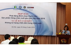 Tôn vinh sản phẩm vàng chăn nuôi gia cầm Việt Nam 2016