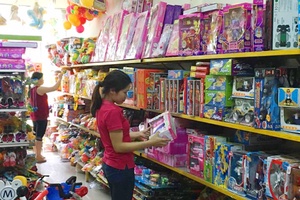 Thị trường quà tặng Tết thiếu nhi