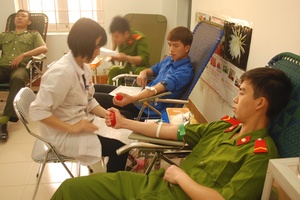 Thanh niên với nghĩa cử cao đẹp