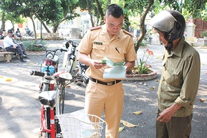 Đẩy mạnh tuyên truyền đăng ký sử dụng xe máy điện