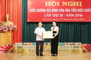 BCĐ phong trào “TDĐKXDĐSVH” tỉnh: Biểu dương 52 hộ gia đình văn hóa tiêu biểu xuất sắc