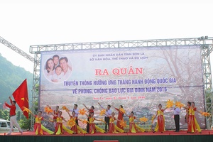Lễ ra quân hưởng ứng Tháng hành động Quốc gia phòng chống bạo lực gia đình năm 2016