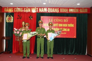 Bộ trưởng Bộ Công an khen thưởng các đơn vị triệt phá ba đường dây đánh bạc, cá độ bóng đá lớn