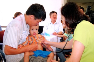 Khám, phẫu thuật miễn phí cho 221 trẻ em khuyết tật