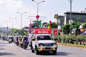 Lễ mít tinh tuyên truyền về an toàn giao thông năm 2016