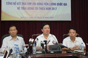 Đại diện người lao động chưa hài lòng với phương án tăng lương tối thiểu vùng năm 2017