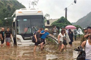 MTTQ Việt Nam thăm hỏi, hỗ trợ nhân dân tỉnh Lào Cai vùng bị thiệt hại do mưa lũ gây ra
