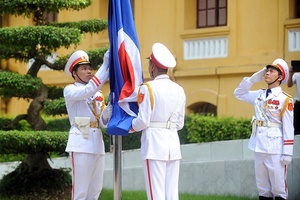 Tổ chức Lễ thượng cờ ASEAN và Quốc kỳ Việt Nam