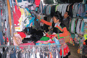 Khó khăn trong việc phát triển và quản lý hệ thống chợ