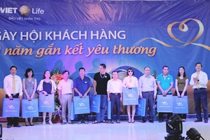 Công ty Bảo việt nhân thọ Sơn La: Kỷ niệm 20 năm thành lập ngành Bảo Việt nhân thọ; Trao “Học bổng An sinh giáo dục - Xe đạp đến trường 2016”