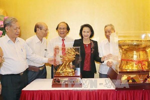 Chủ tịch Quốc hội Nguyễn Thị Kim Ngân tiếp Đoàn Trung tâm nghiên cứu bảo tồn và phát huy văn hóa dân