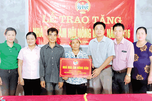 Hội Nông dân huyện Mộc Châu: Bàn giao “Mái ấm nông dân” cho hội viên nghèo