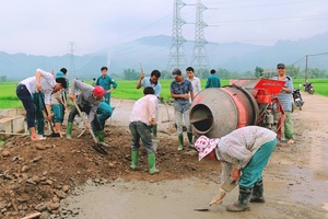 Quang Huy: Huy động sức dân làm đường giao thông nông thôn