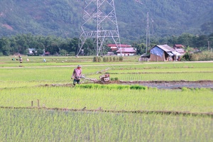 Phù Yên: Đưa cơ giới vào đồng ruộng