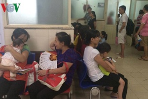 Thời tiết giao mùa, bệnh nhi nhập viện tăng