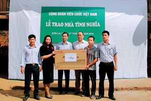 Quan tâm chăm lo đời sống cho đối tượng chính sách và các gia đình khó khăn